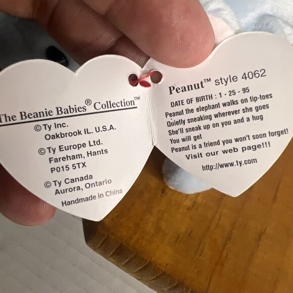 *RARE* RETIRED TY Beanie Babies Peanut the Elephant --light blue! NEW CONDITION - Picture 7 of 9